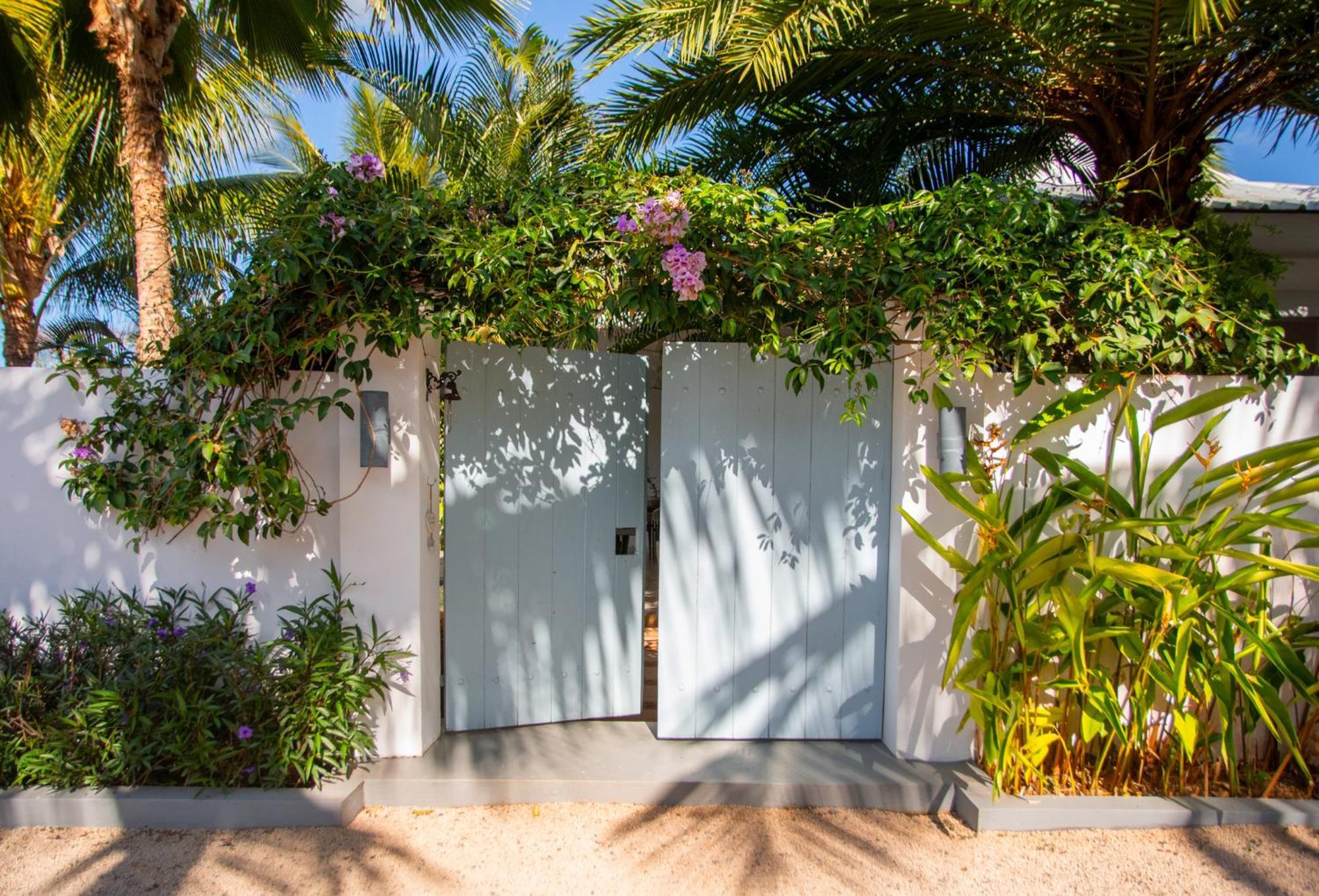 Le Mandala Moris Guesthouse Pointe Aux Canonniers Grand Baie Exterior photo